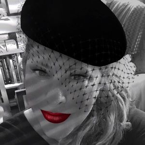 Meet your Posher, Sharon